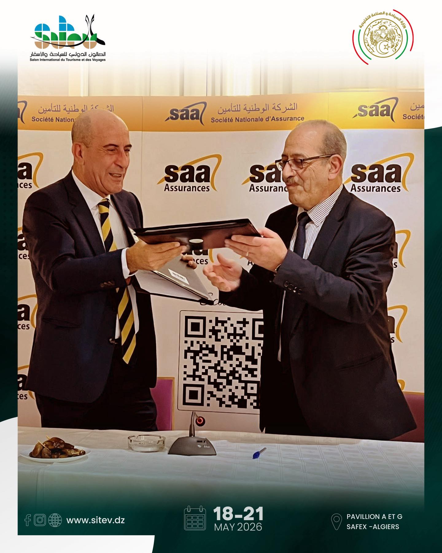 Echange entre les delegations presentes lors de la ceremonie